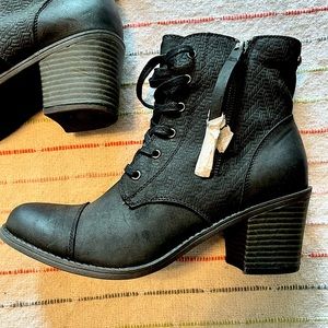 NWOT ROXY CALICO COMBAT HEELED BOOTS LACE UP SIDE ZIPPER 10